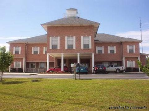 Collins Inn & Suites Exterior photo