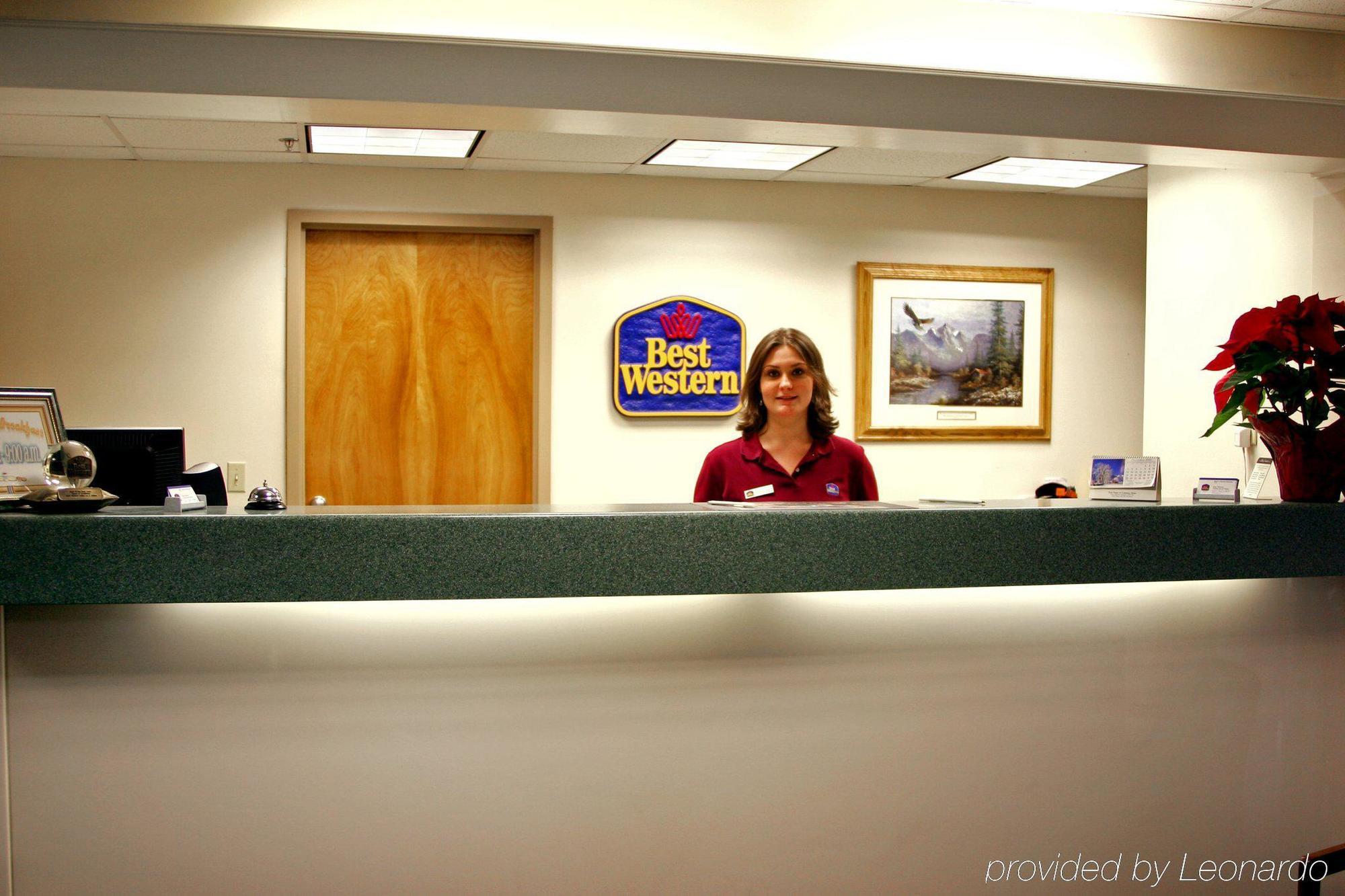 Collins Inn & Suites Interior photo