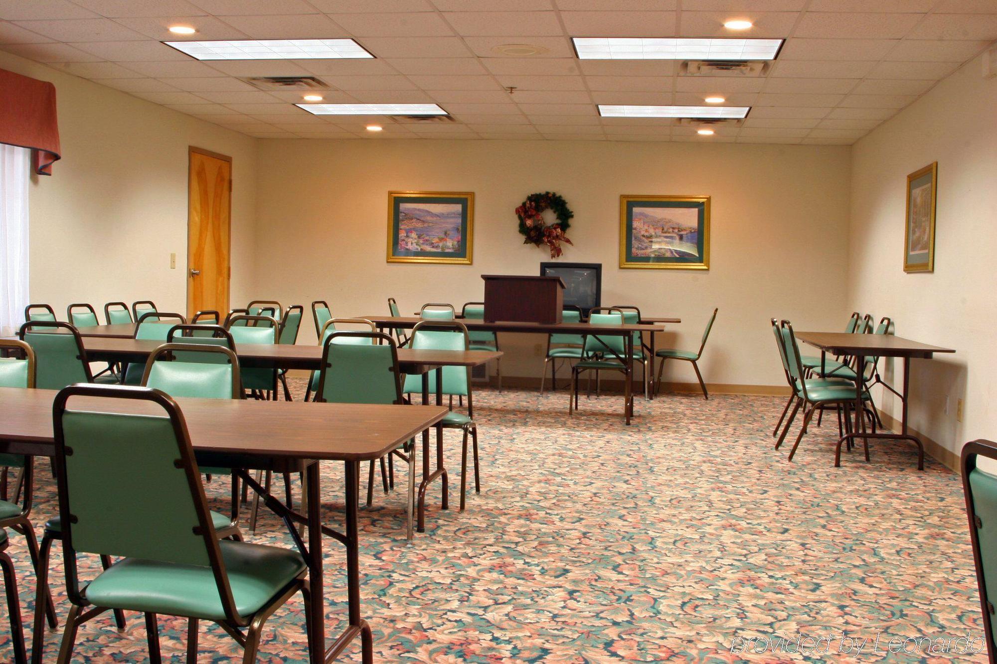 Collins Inn & Suites Facilities photo
